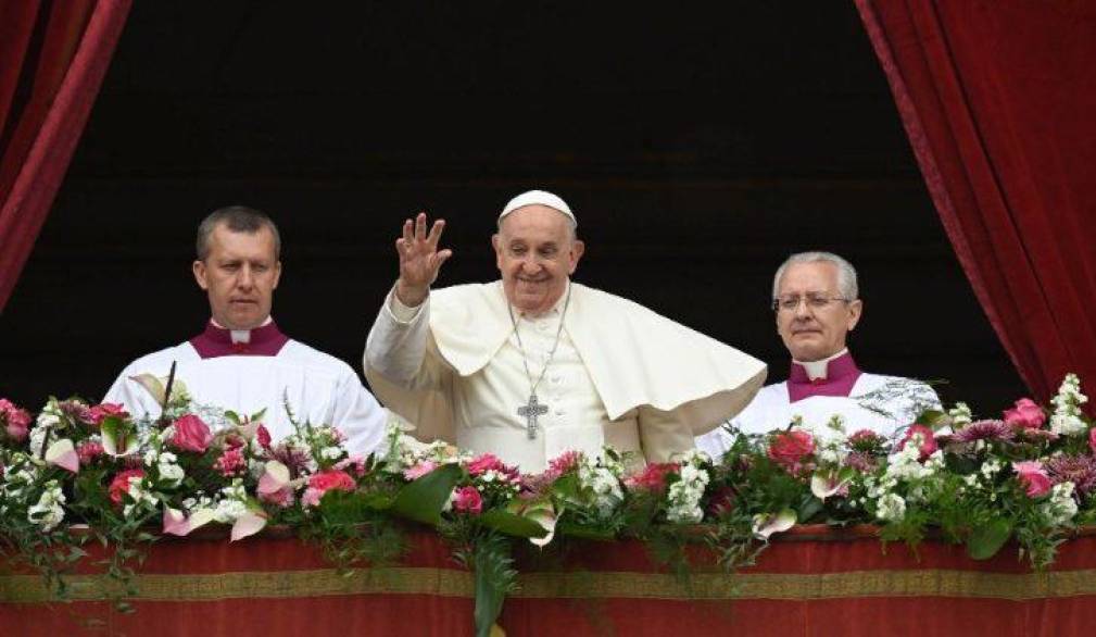 Il Papa a Pasqua: “La pace non si costruisce con le armi”