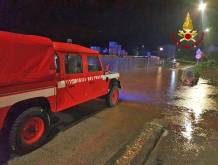 Vigili del fuoco in azione nella notte a Castelfranco