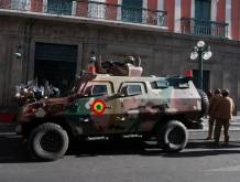 Carro armato davanti al palazzo Quemado, sede del Governo boliviano a La Paz - Ansa/Sir