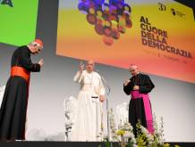 Papa a Trieste: “Riprendere la passione civile dei grandi politici”