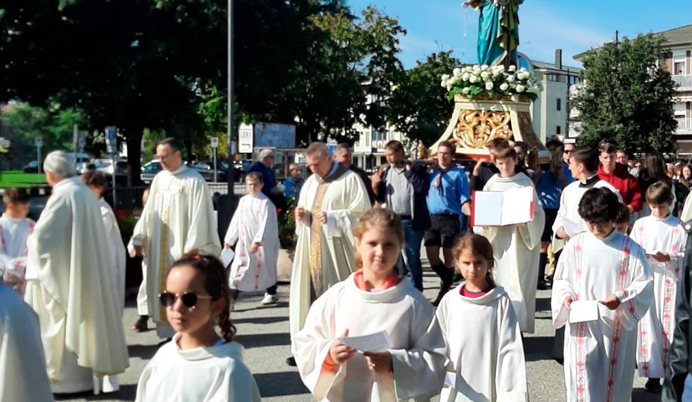 Paese: bella partecipazione alla festa del Rosario