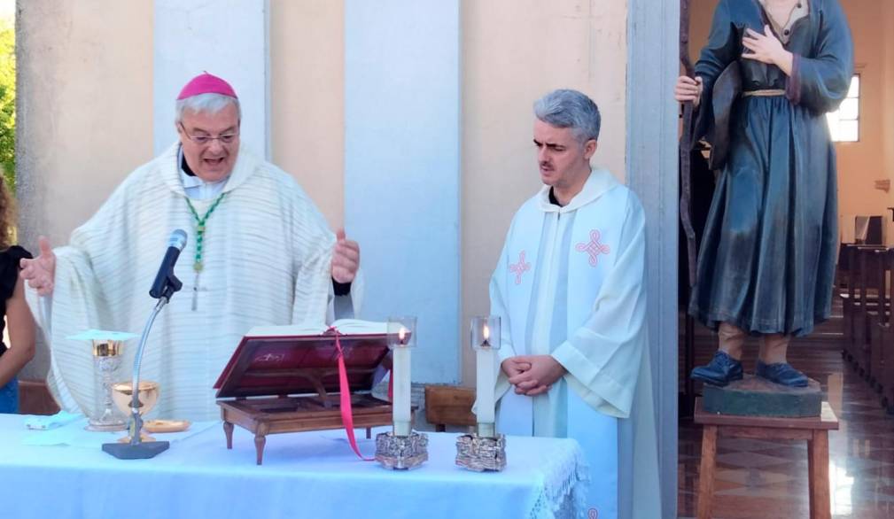 Biancade, il vescovo Michele celebra davanti all’oratorio del beato Enrico: amico di Gesù e dei poveri