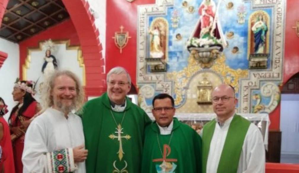 A Santa Elena de Uairén, sede del vicariato apostolico del Caroní, con i vescovi Tomasi e Ontiveros e a don Gianfranco Pegoraro