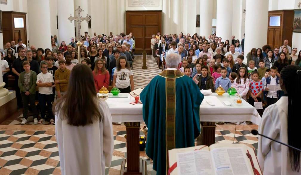 Tombolo abbraccio corale a don Bruno Cavarzan