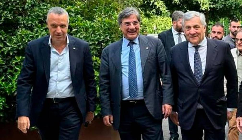 Giampiero Avruscio (al centro) con Flavio Tosi (a sinistra) e Antonio Tajani