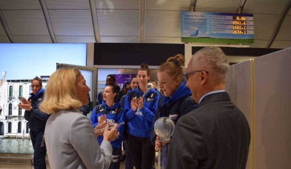 Imoco volley sul tetto del mondo: accoglienza trionfale in aeroporto