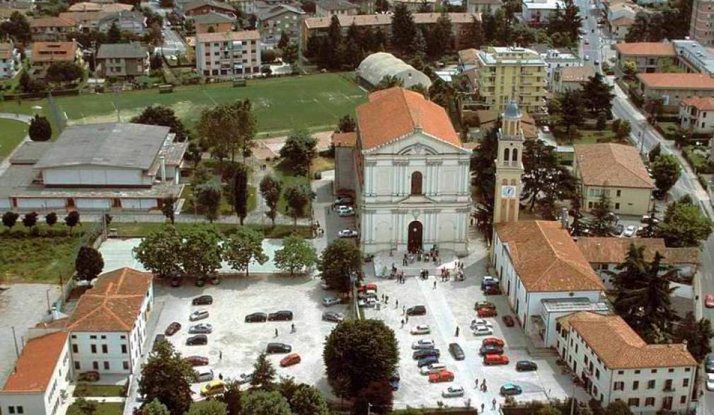 Veduta aerea della chiesa di Camposampiero (foto Carlo Bazan)