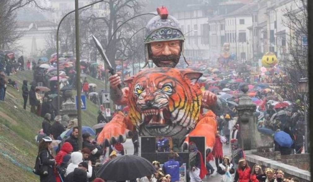 Carnevale, ultime sfilate e gran finale a Treviso in tutte le piazze