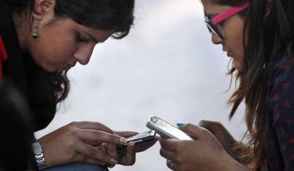 Smartphone e social, nuovi miti collettivi