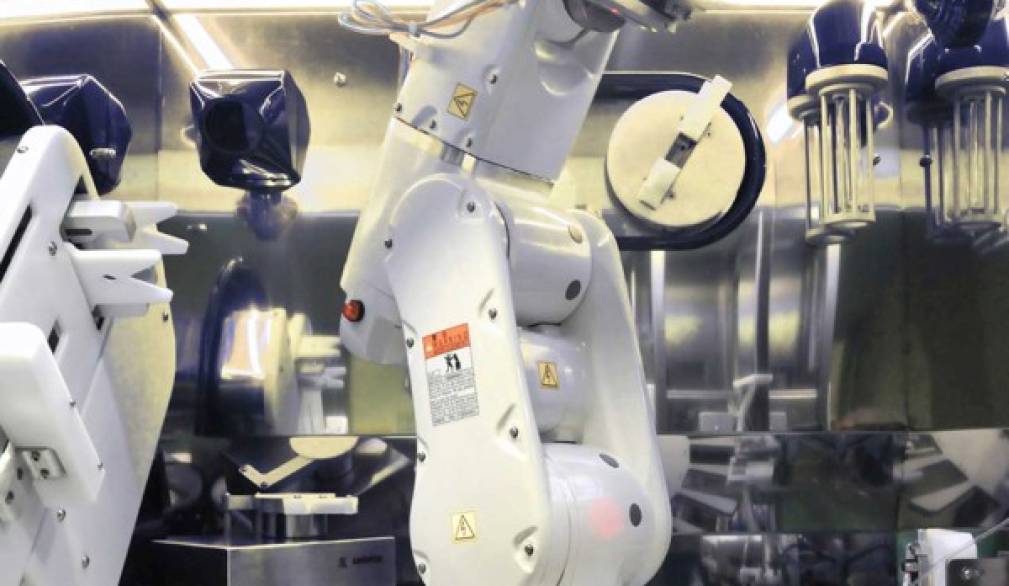 Farmaci antitumorali: a Castelfranco sistema di allestimento centralizzato con un robot