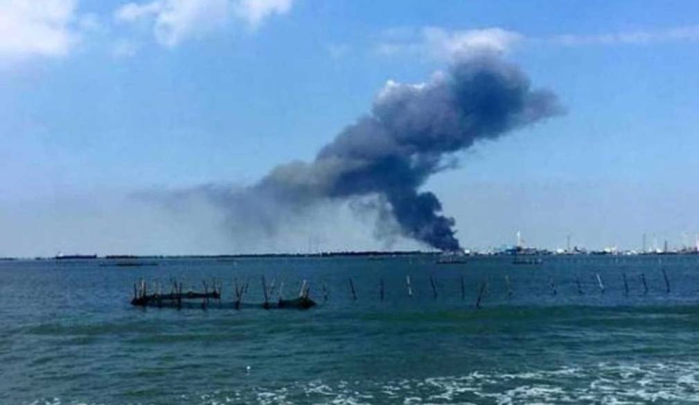 Incendio a capannone della Veritas a Marghera. Nube verso Spinea ma nessun pericolo per la popolazione