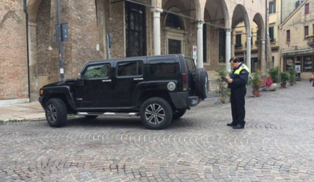 Ztl in piazza San Vito, pugno di ferro del Comune