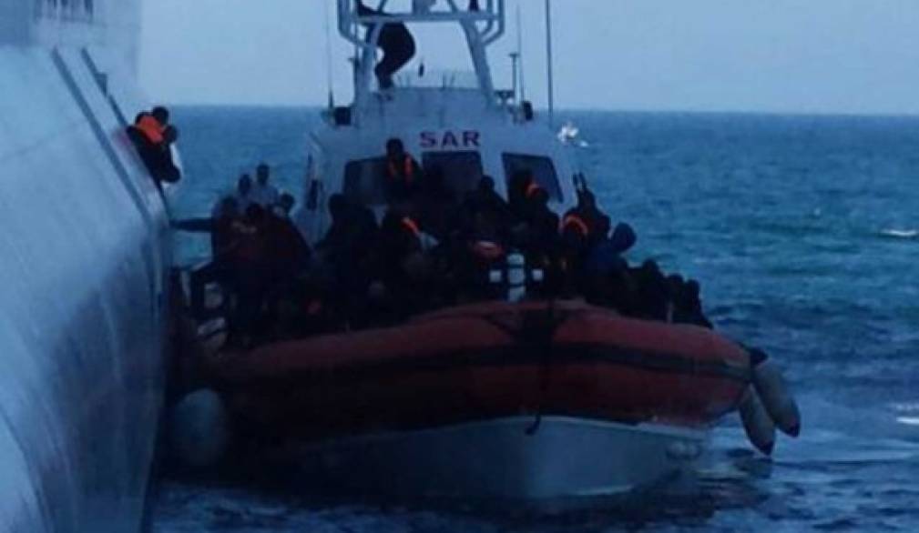 Sbarchi a Lampedusa: migranti imbarcati a tempo di record