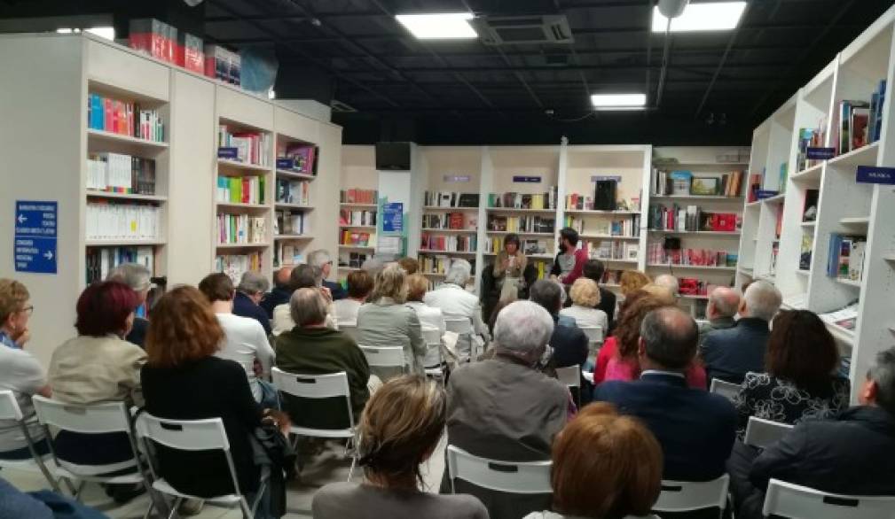 Guerra e pace in Consiglio comunale, presentato il libro di Maria Gomierato