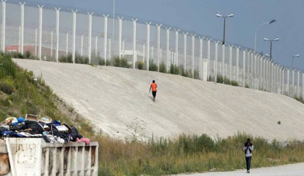 Calais: quel muro imprigiona gli inglesi