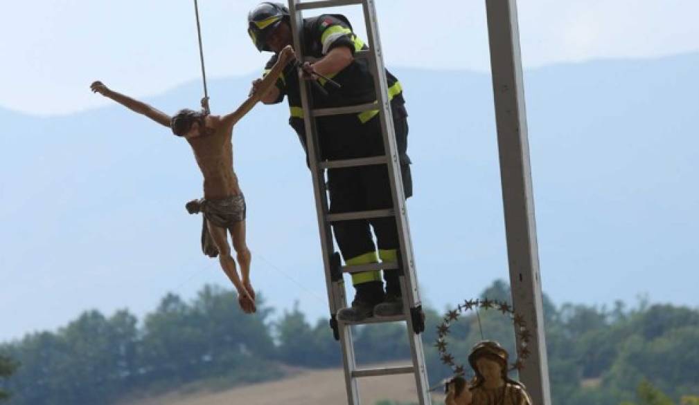 Non è il terremoto ad uccidere, ma le opere dell'uomo. Ad Amatrice i funerali