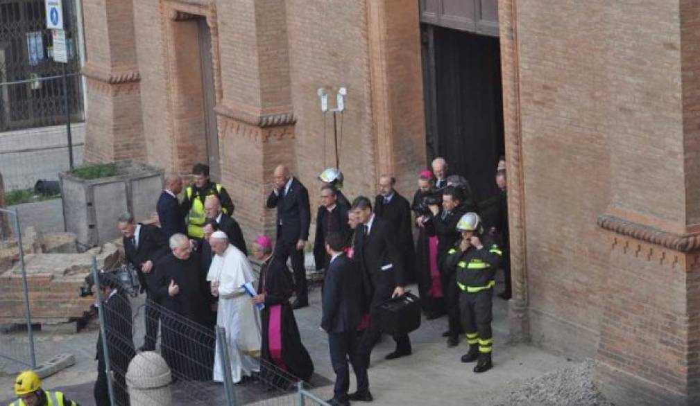 Il Papa a Carpi e Mirandola loda il coraggio di essere ripartiti dopo il terremoto