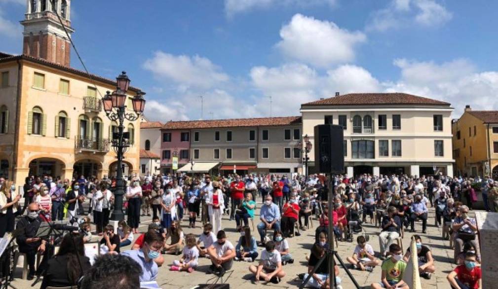 Messa in piazza per i defunti a Mirano, per la festa del Corpus Domini