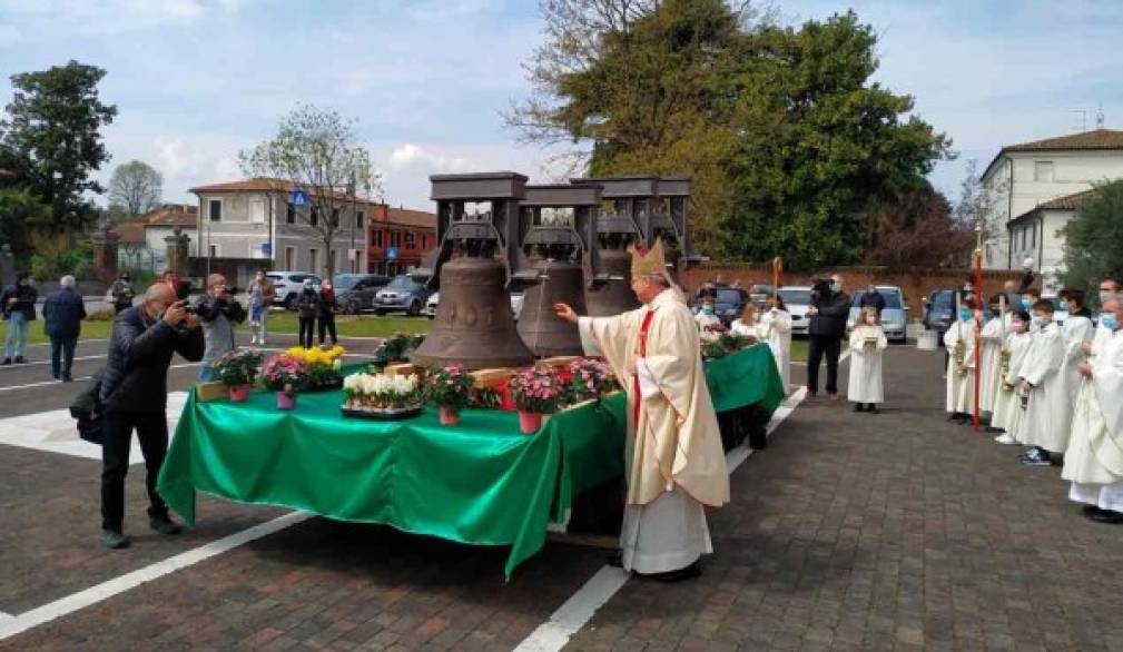 Massanzago: il Vescovo benedice le campane