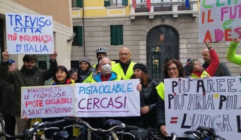 Da Sant'Antonino la protesta del comitato: &quot;Strade e cemento più forti del coronavirus&quot;