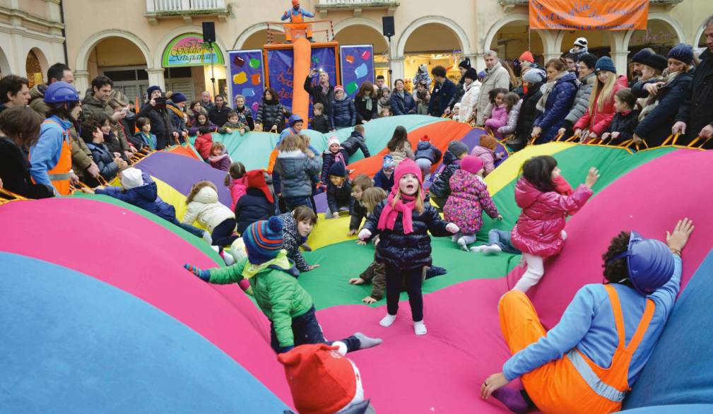 ﻿Appuntamento domenica 7 luglio in Piazza Giorgione con il fantasmagorico gioco teatrale portato in scena dalla Compagnia il Melarancio, uno spettacolo di piazza esplosivo che sorprenderà grandi e piccini.