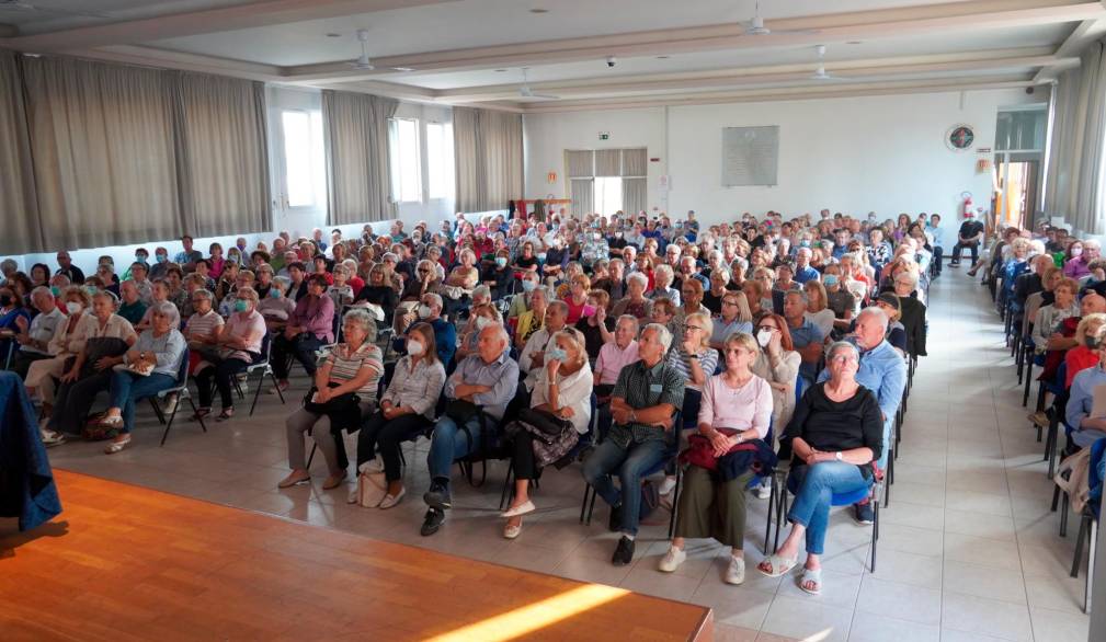 Il pubblico presente al primo incontro dell’Università - Foto la vita del popolo