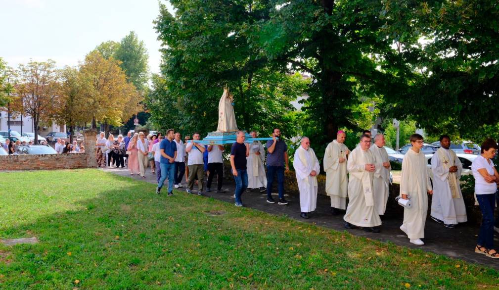 Sambughè, l’abbraccio della comunità d’origine a padre Davide, ora vescovo in Algeria