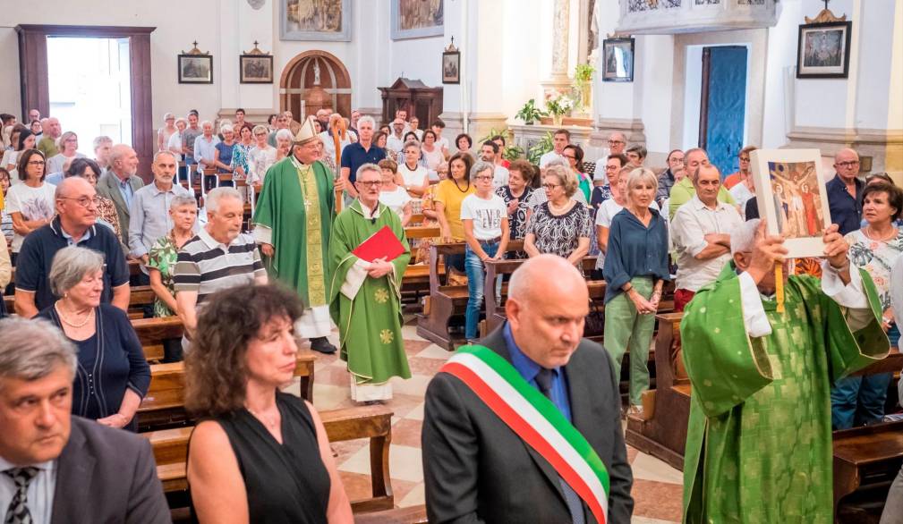 Nelle foto di Daniele Micheletto (Photographica), alcuni momenti della messa per don Guido Manesso e della visita del vescovo Michele