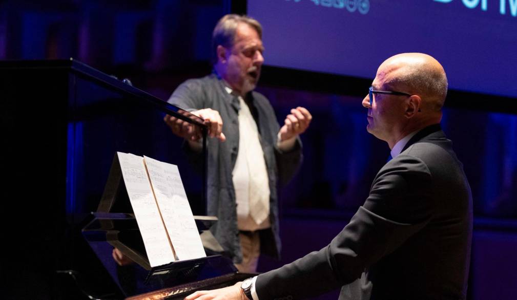 Il basso trevigiano Roberto Scandiuzzi accompagnato al pianoforte dal direttore Canazza