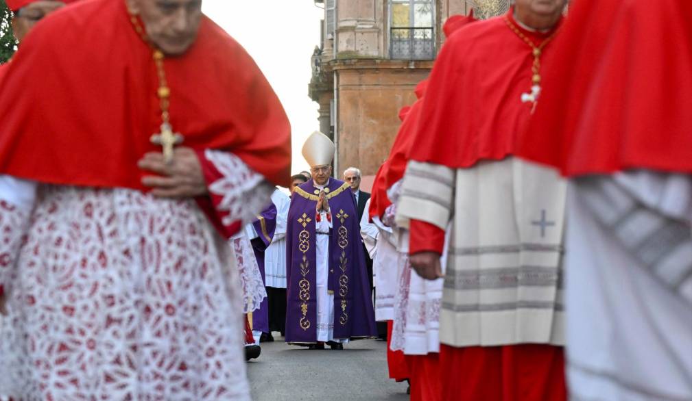 Papa Francesco: messa delle Ceneri, “la vita non è una recita, scendere dal palcoscenico della finzione”