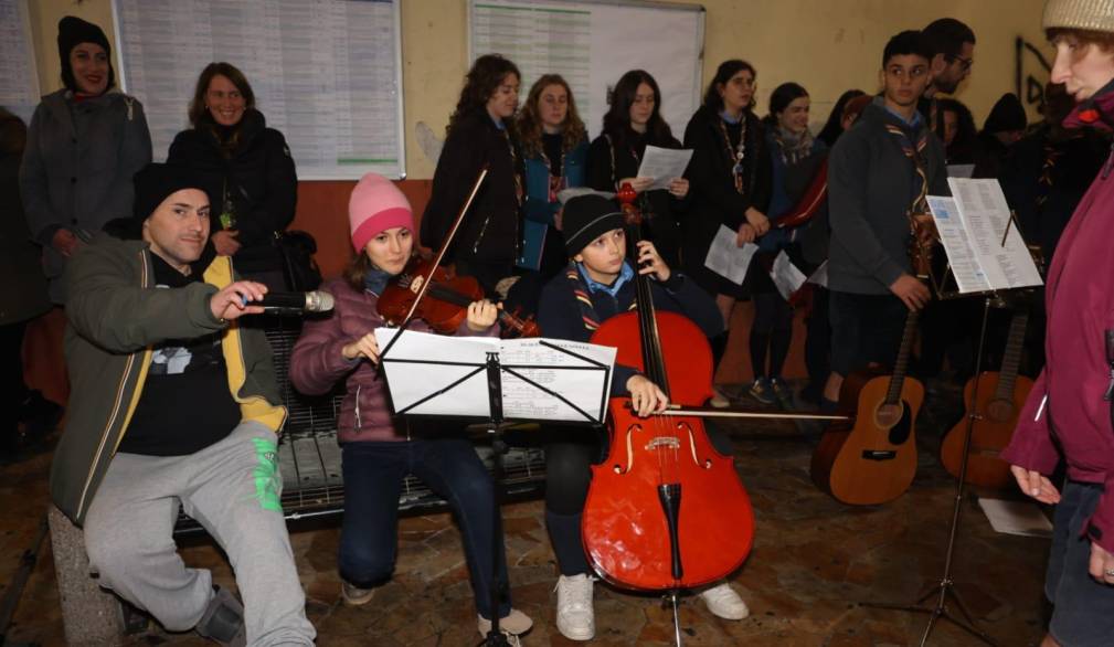 Messa alla stazione degli autobus: “Non ci sono più limiti e barriere in questa notte”