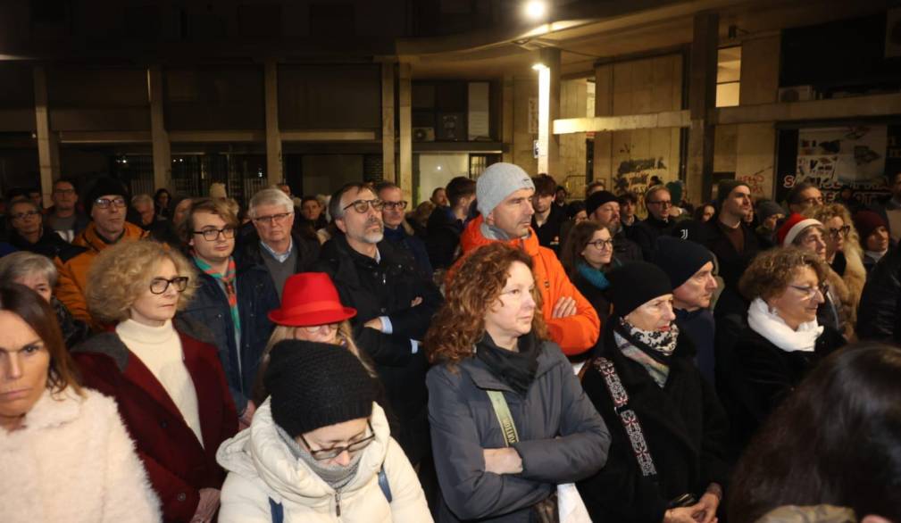 Messa alla stazione degli autobus: “Non ci sono più limiti e barriere in questa notte”