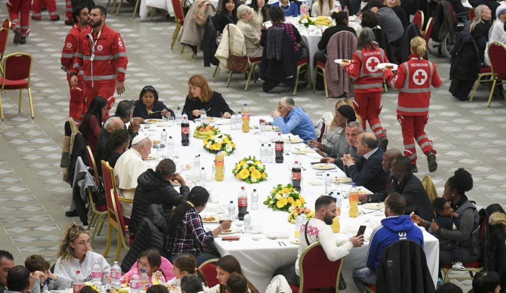 Giornata dei poveri: il pranzo con papa Francesco in aula Paolo VI