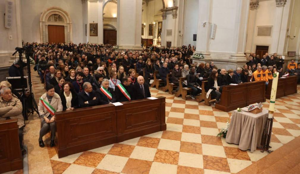 “Un innamorato di Cristo” che ha vissuto le beatitudini: in cattedrale il funerale di don Edy Savietto