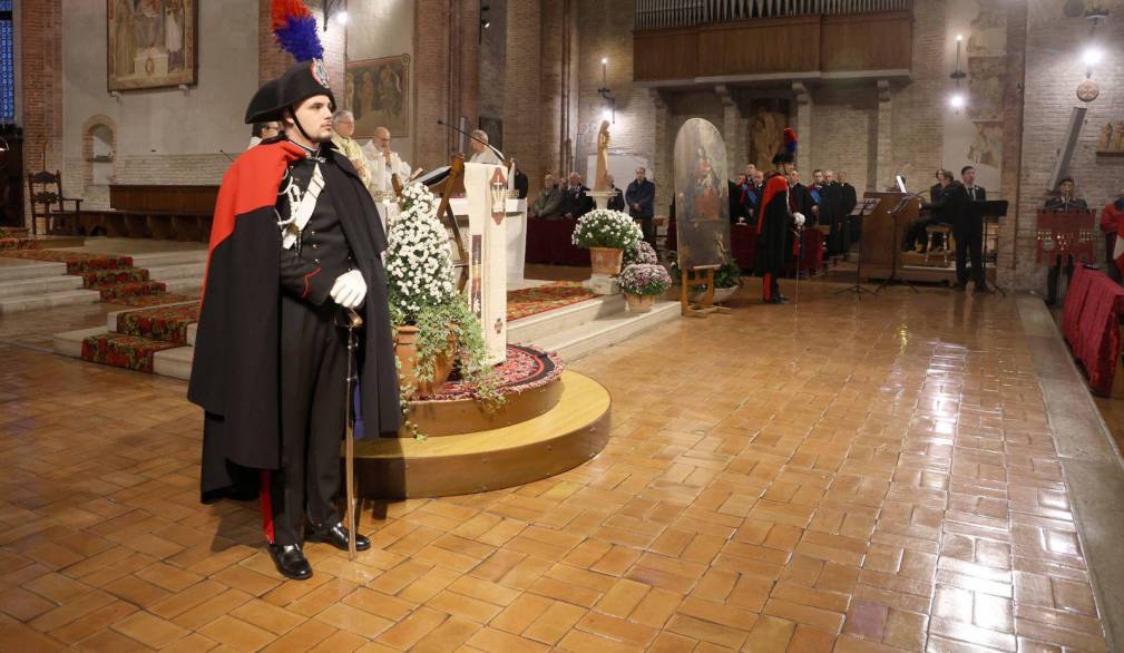 I Carabinieri celebrano la patrona, Virgo Fidelis, con la restituzione della pala di San Zenone