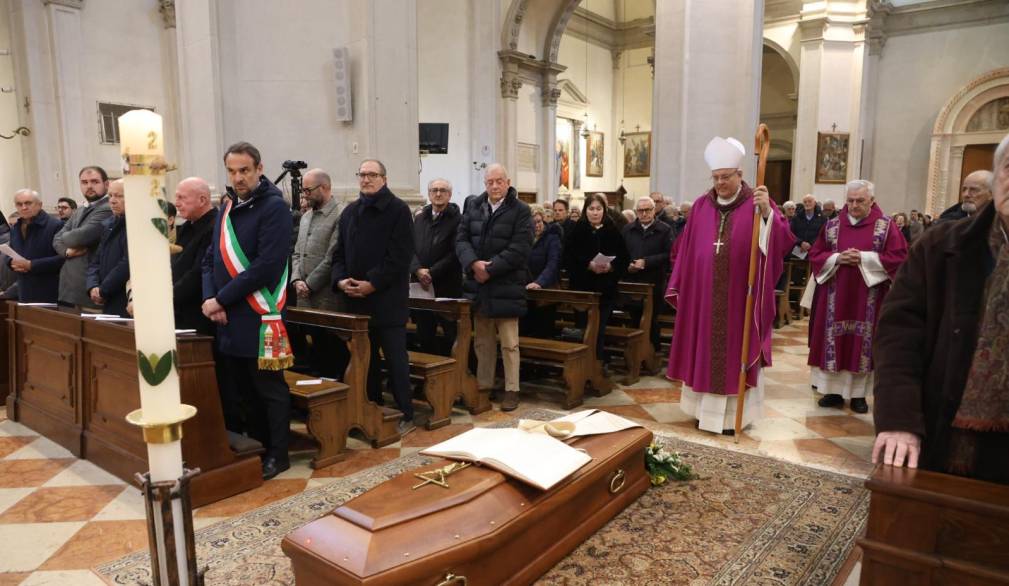 Funerale di mons. Lucio Bonora: “Sacerdote radicato nell’incontro con Cristo”