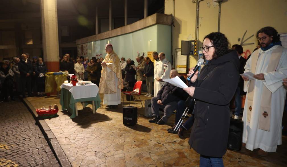 Messa alla stazione degli autobus: “Non ci sono più limiti e barriere in questa notte”