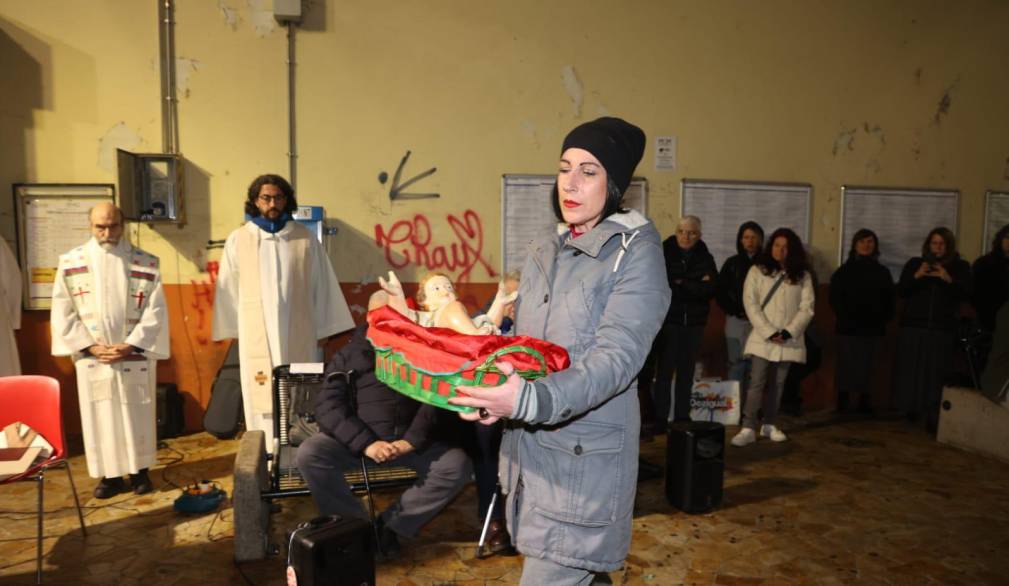 Messa alla stazione degli autobus: “Non ci sono più limiti e barriere in questa notte”