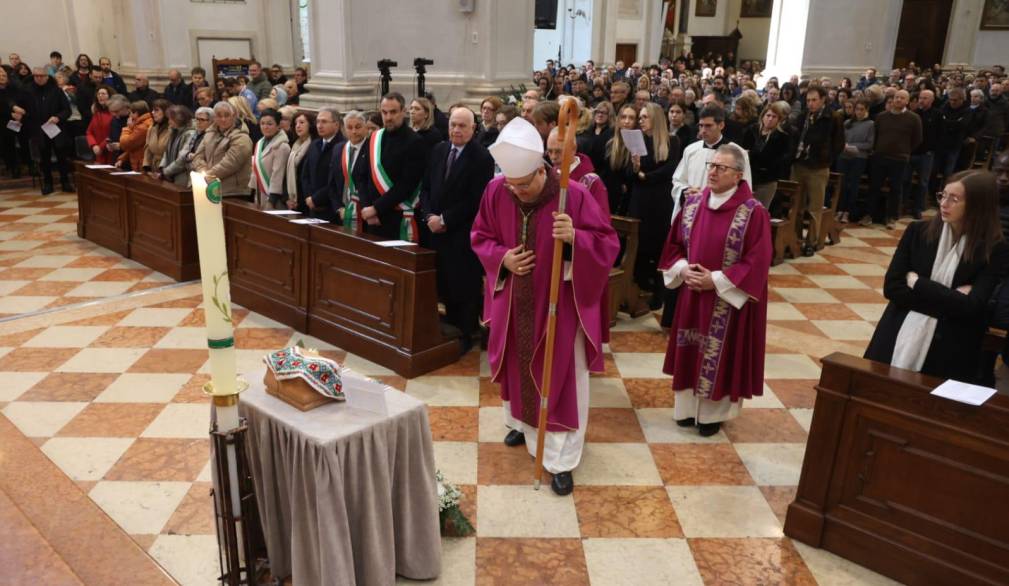 “Un innamorato di Cristo” che ha vissuto le beatitudini: in cattedrale il funerale di don Edy Savietto