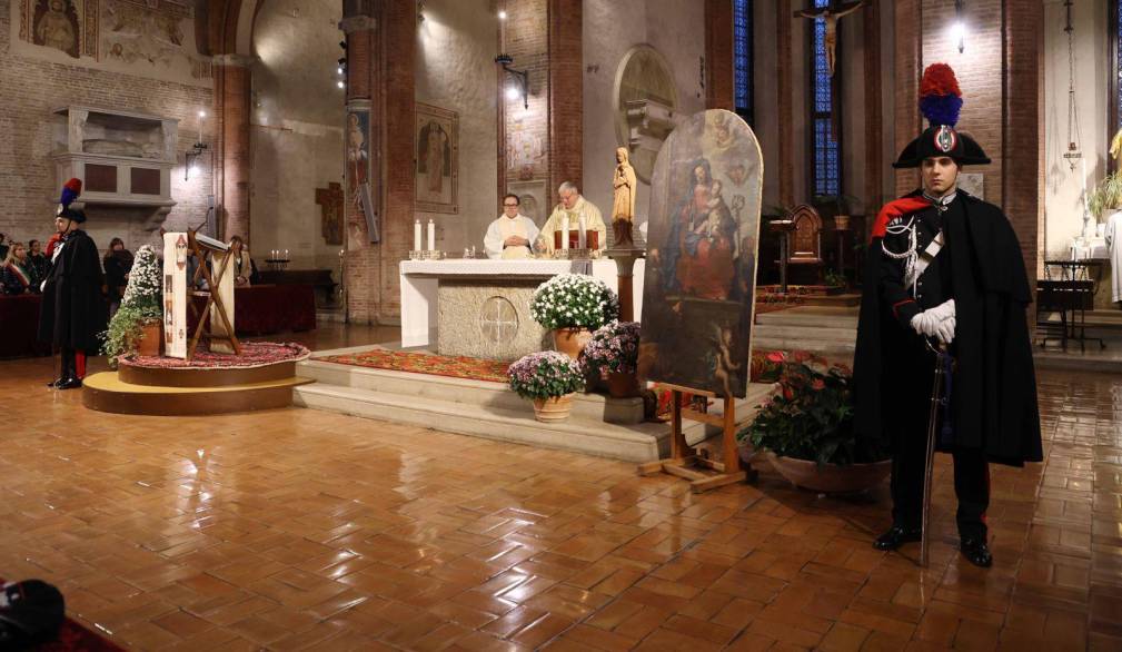 I Carabinieri celebrano la patrona, Virgo Fidelis, con la restituzione della pala di San Zenone