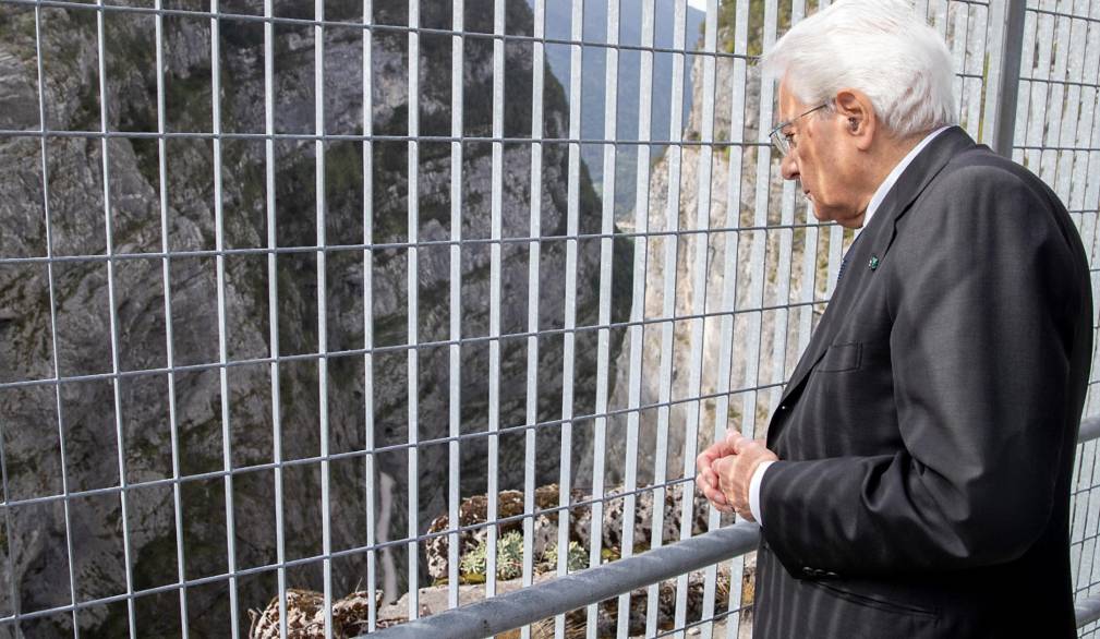 Il presidente Sergio Mattarella sulla diga del Vajont - Foto Presidenza della Repubblica