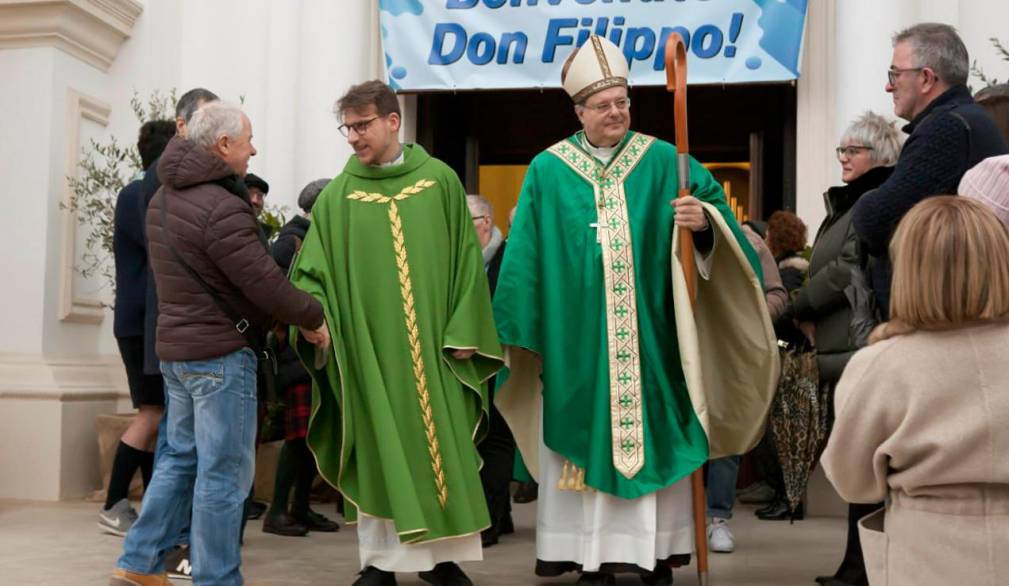 Tombolo, la comunità accoglie con gioia don Filippo Facchin: “Testimone della Parola”