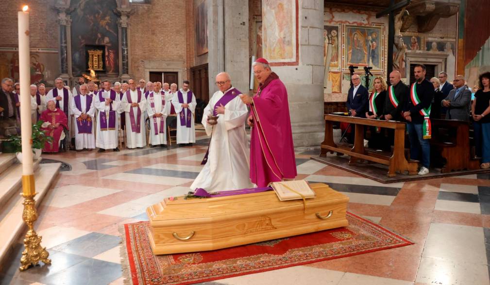 I funerali di don Lino Cusinato a San Nicolò - Fotofilm