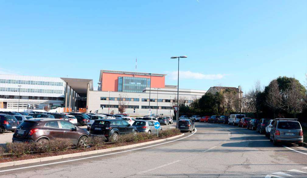 Parcheggi davanti all’ospedale Ca’ Foncello. Foto: Fotofilm