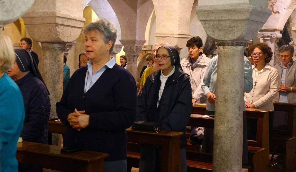 “Non distogliamo lo sguardo dalle croci di tanti e dalle fatiche della nostra Chiesa, ma affrontiamole con la forza di vita del Risorto”