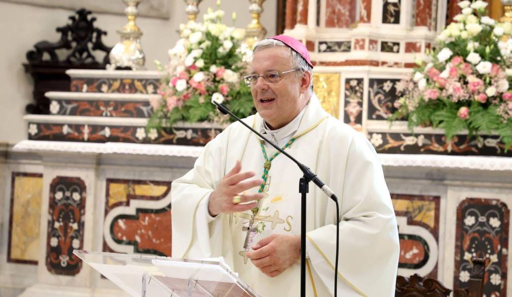 Mons. Tomasi durante l’omelia