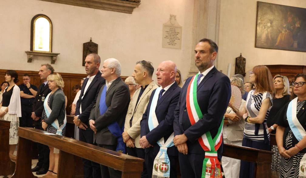 Il sindaco Mario Conte e gli altri amministratori presenti