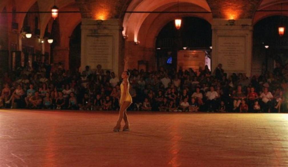 Stelle sotto le stelle: i campioni del pattinaggio in piazza dei Signori a Treviso