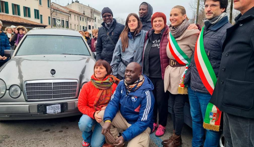 Seimila chilometri su un carro funebre, al via l’impresa solidale