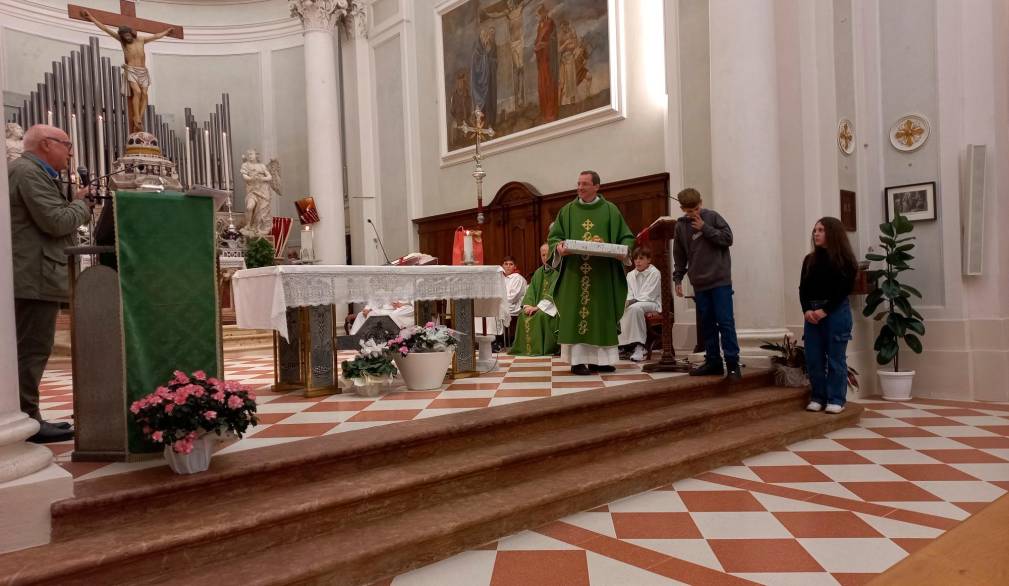 Vallà e Poggiana: dopo dieci anni, don Daniele Vettor ha salutato le comunità